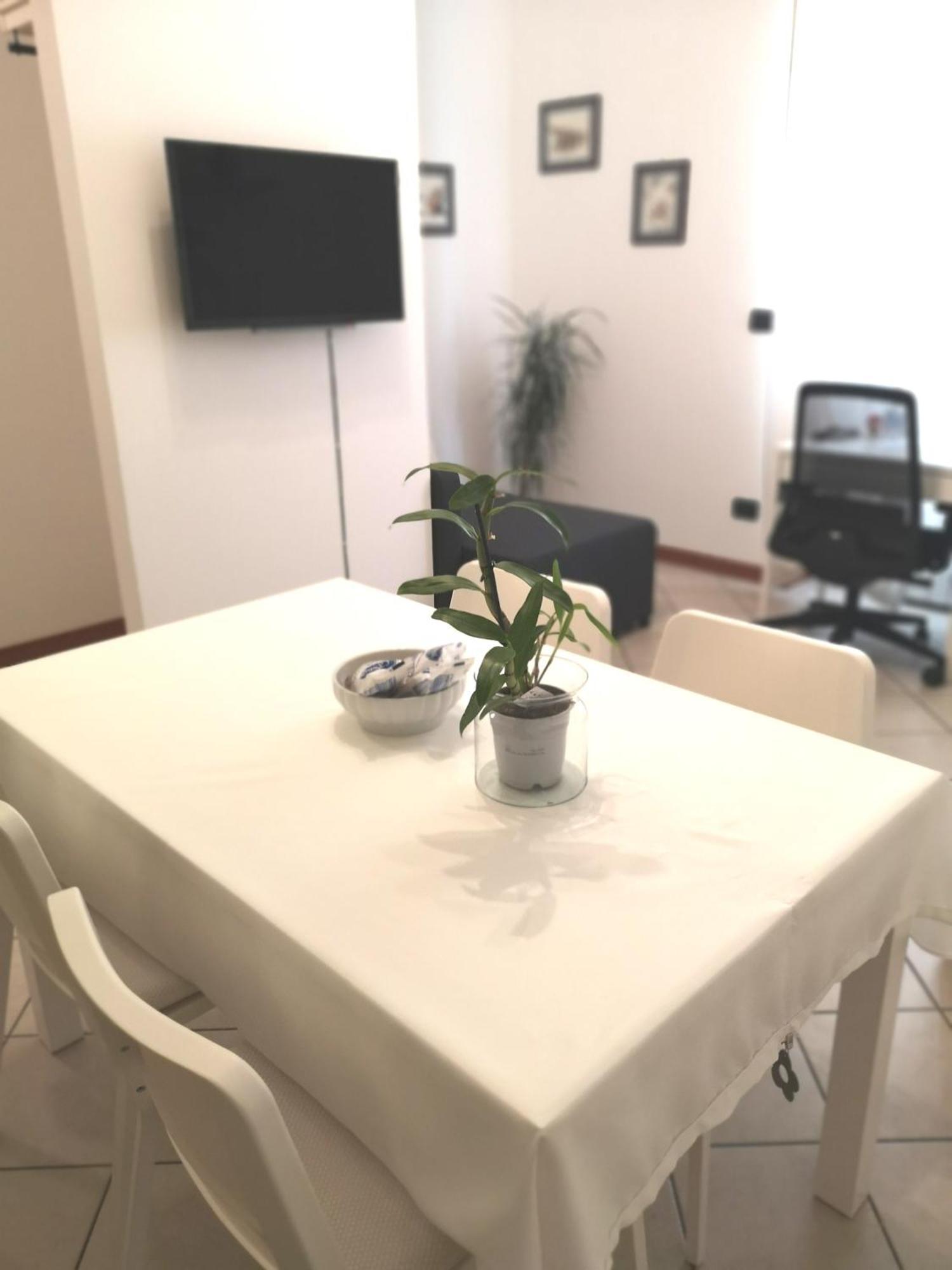 Holiday Apartment - Brescia Centro - Parcheggio Privato المظهر الخارجي الصورة